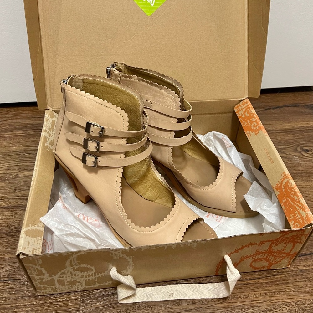 Leather Latigo High Heels
